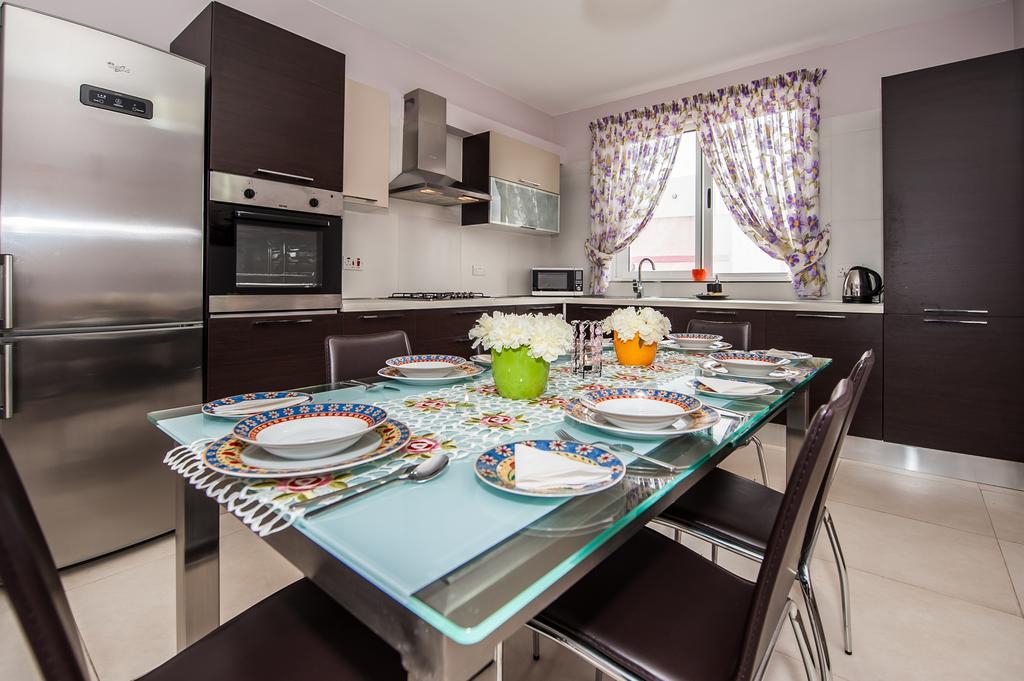 The Waves Apartment Marsaxlokk Room photo