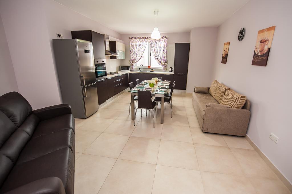 The Waves Apartment Marsaxlokk Room photo