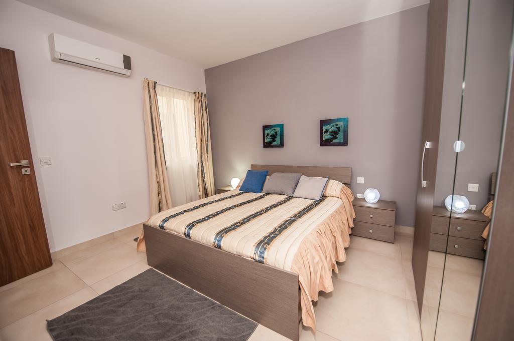 The Waves Apartment Marsaxlokk Room photo